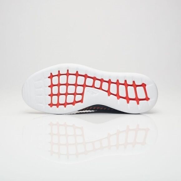 Nike Roshe Two Flyknit - Picture 4 of 5